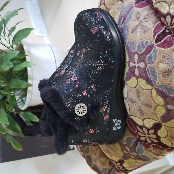 Alegria By PG Lite Leather Sweetie Pie Fur Lined Booties - Picture 13 of 16